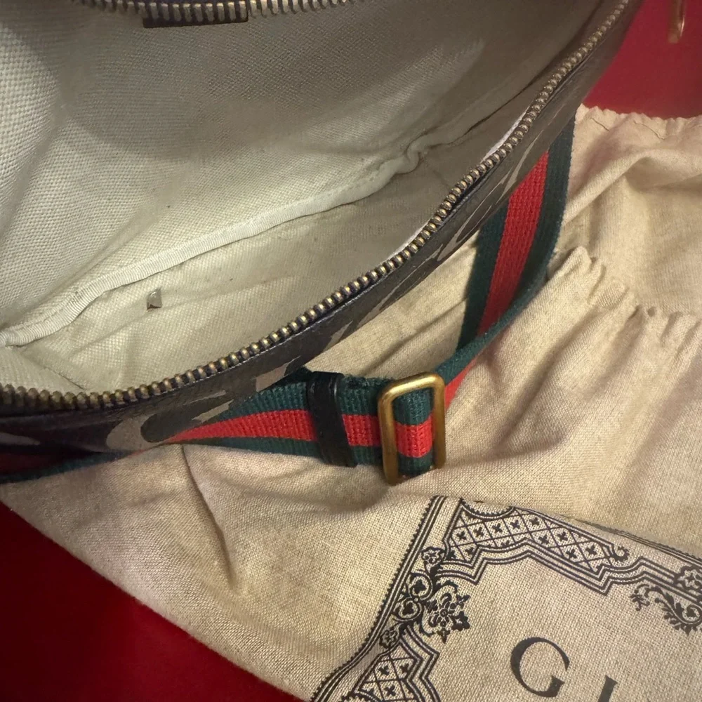 Gucci Black Belt Bag with Red and Green Accents - Picture 3 of 6